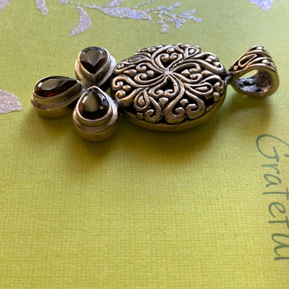 Sterling Silver Pendent with 3 Dark Red Garnet’s - Picture 4 of 5